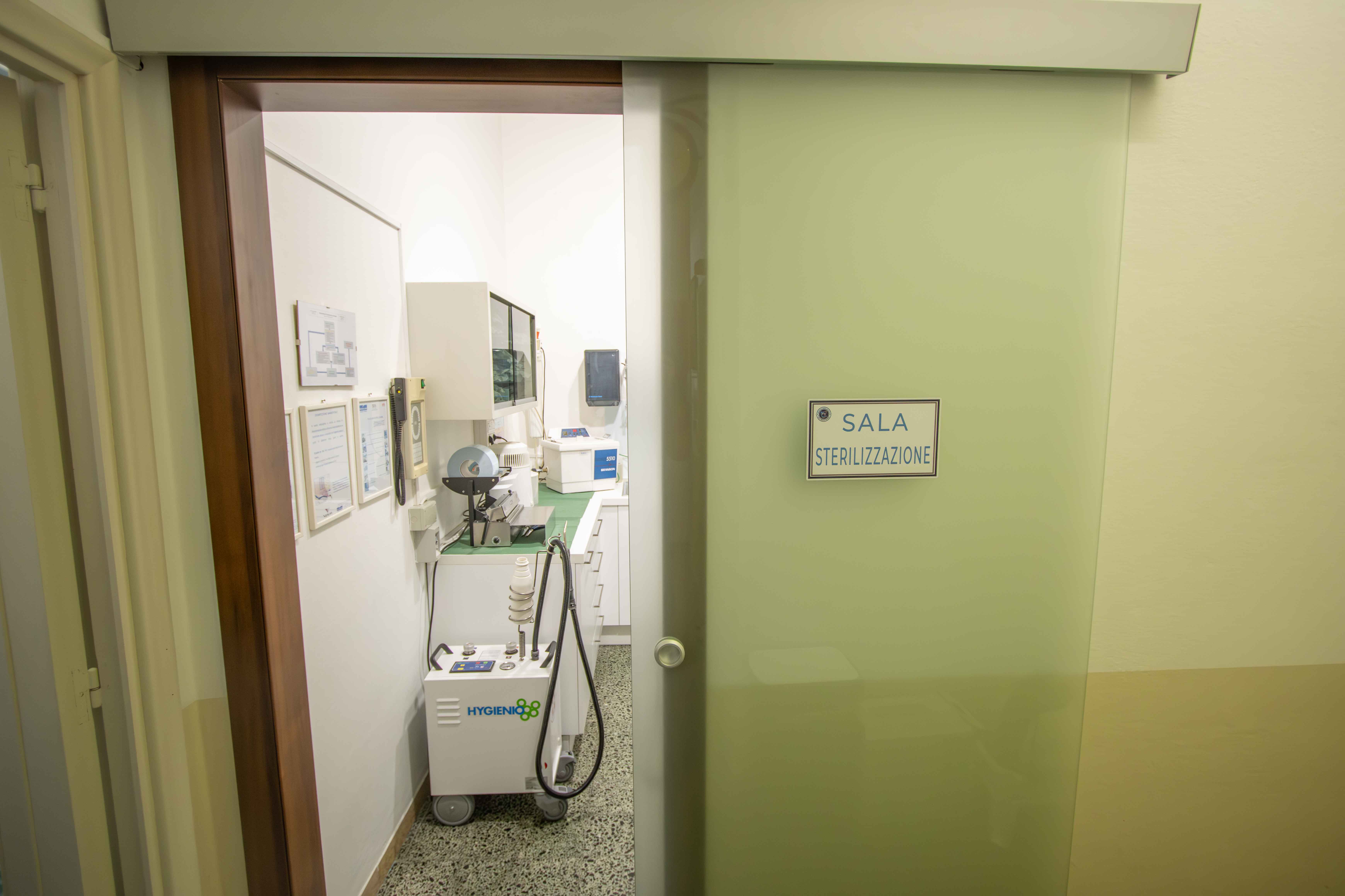 Ingresso della sala sterilizzazione dello studio dentistico